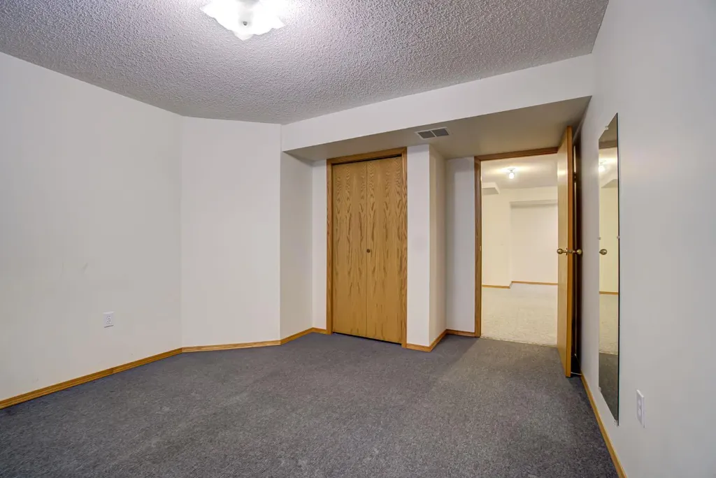 236 54 Avenue E Claresholm AB T0L 0T0