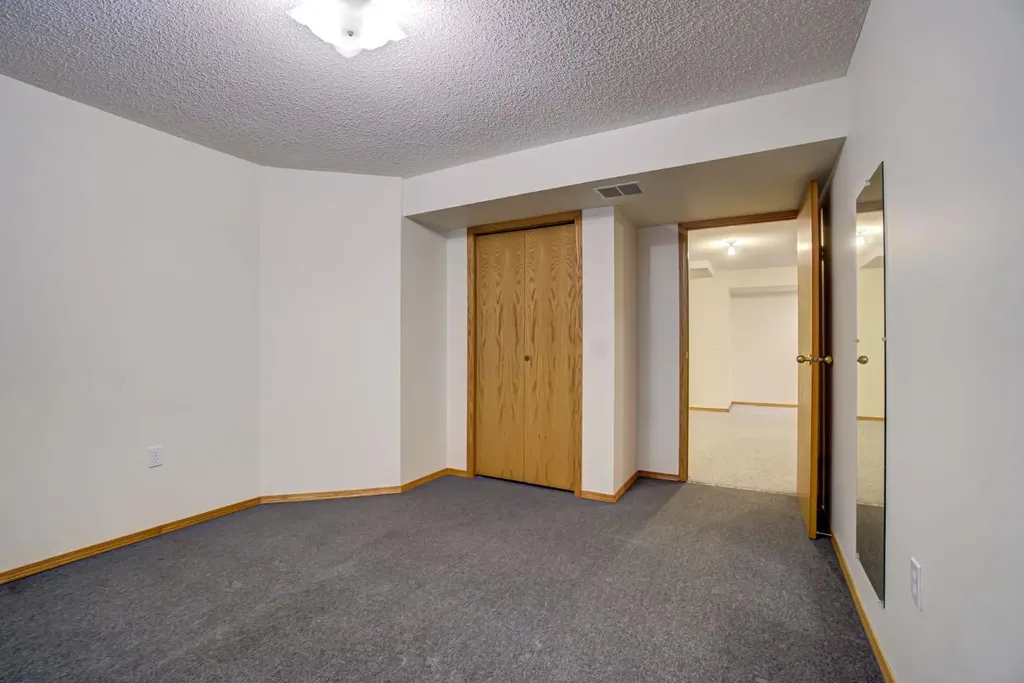 236 54 Avenue E Claresholm AB T0L 0T0