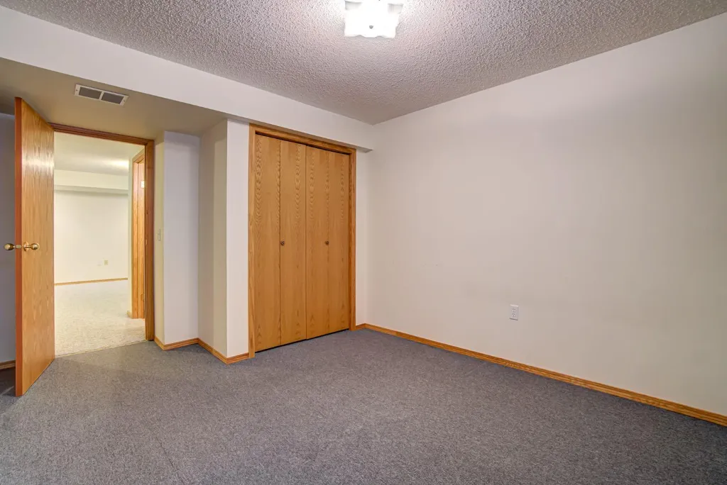 236 54 Avenue E Claresholm AB T0L 0T0