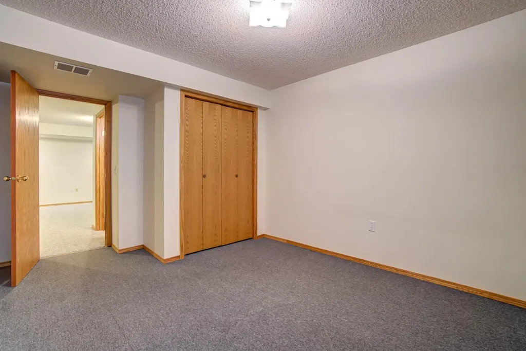 236 54 Avenue E Claresholm AB T0L 0T0
