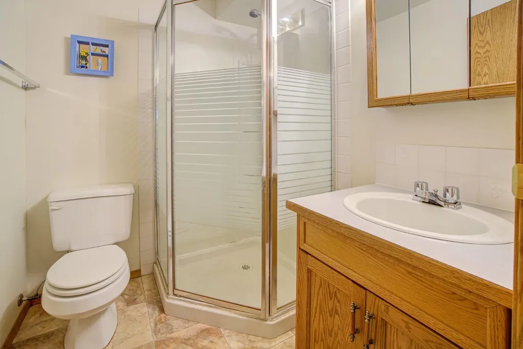 236 54 Avenue E Claresholm AB T0L 0T0