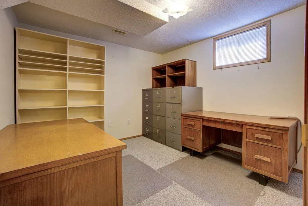 236 54 Avenue E Claresholm AB T0L 0T0