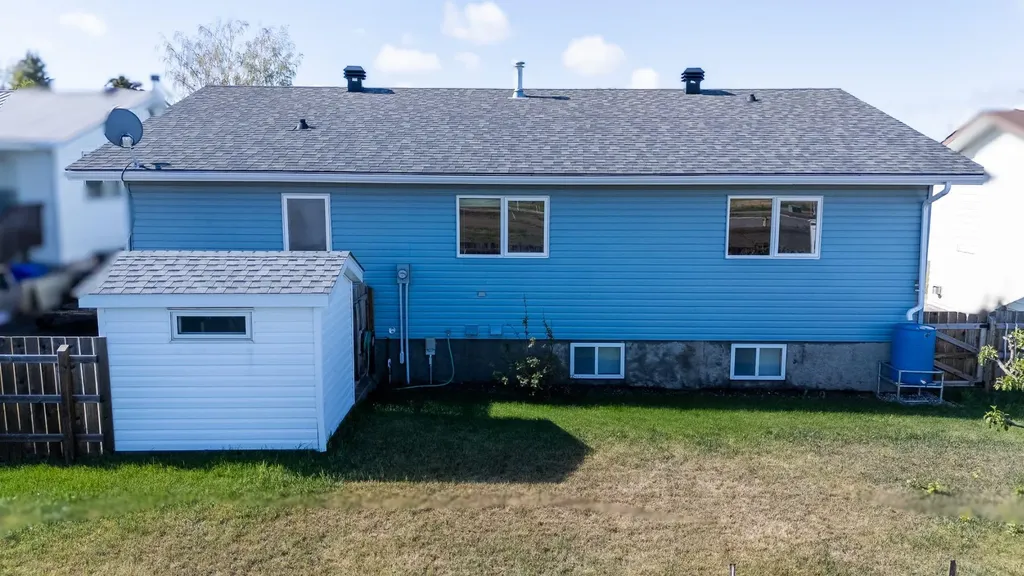 236 54 Avenue E Claresholm AB T0L 0T0