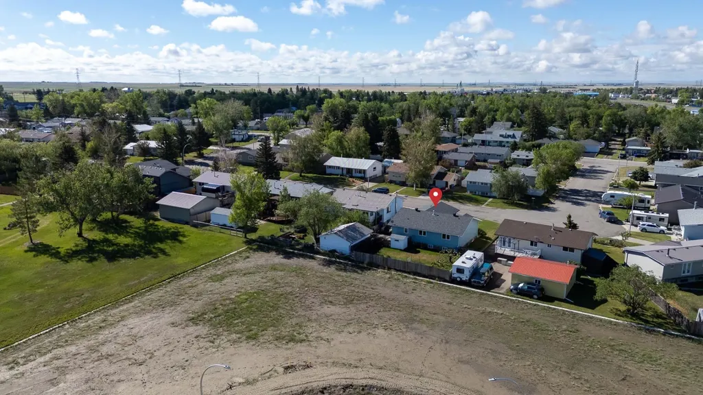 236 54 Avenue E Claresholm AB T0L 0T0