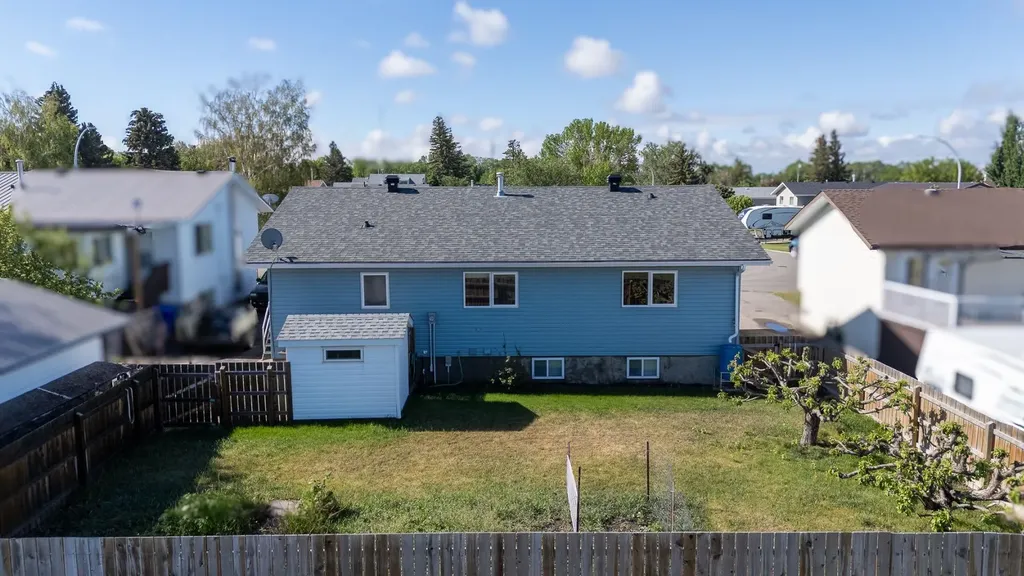 236 54 Avenue E Claresholm AB T0L 0T0