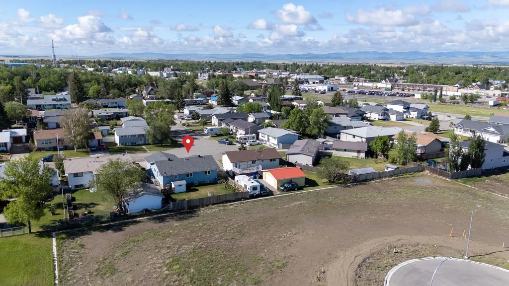 236 54 Avenue E Claresholm AB T0L 0T0