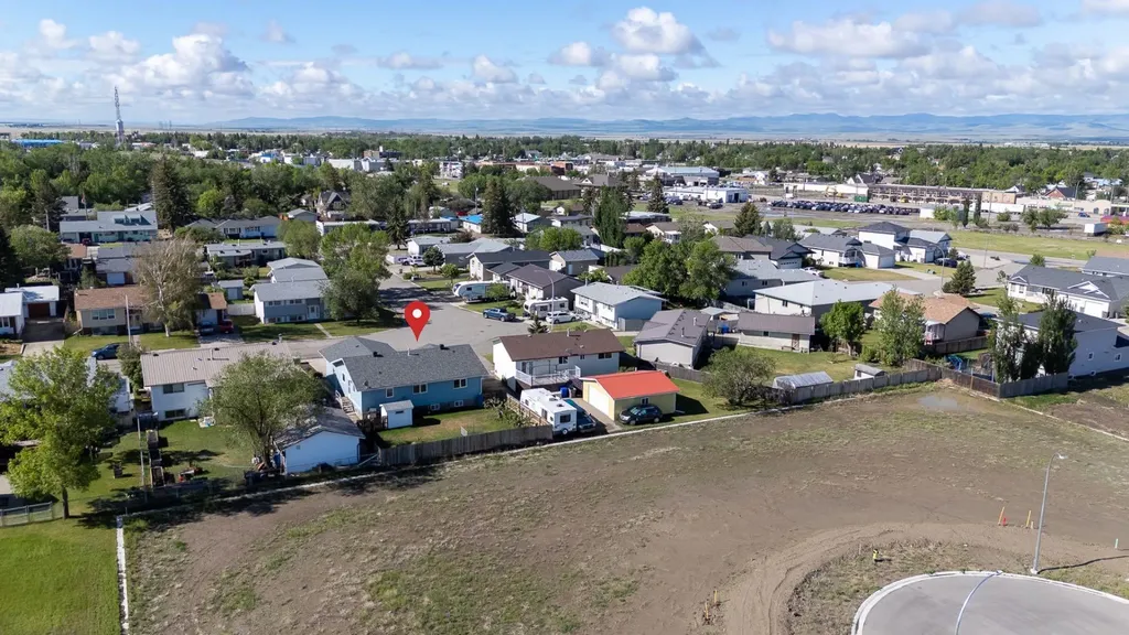 236 54 Avenue E Claresholm AB T0L 0T0
