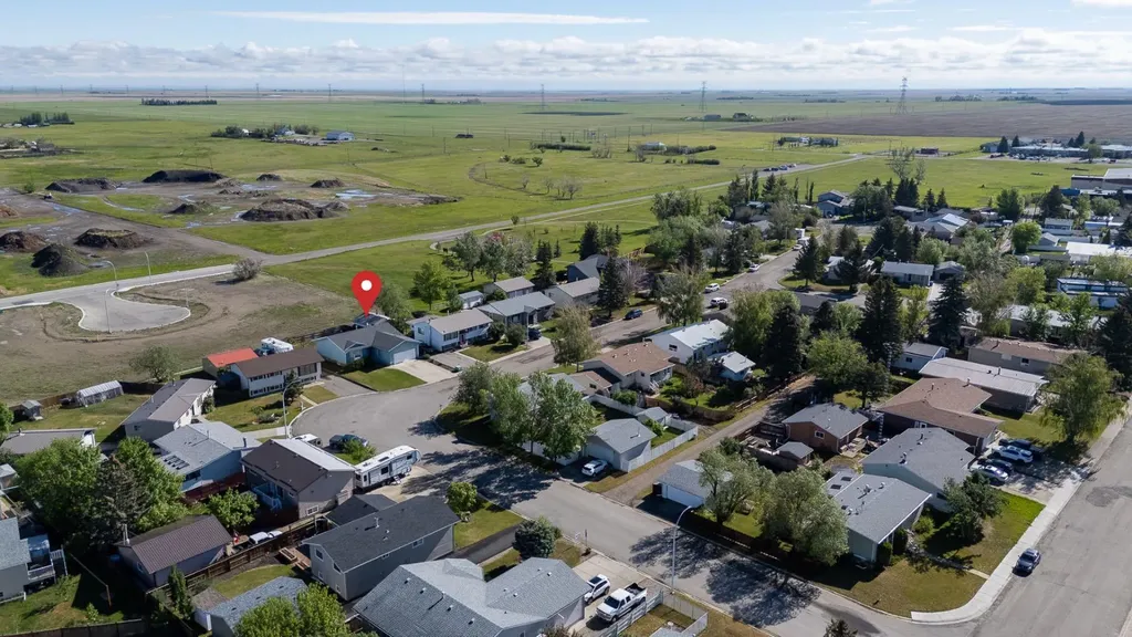 236 54 Avenue E Claresholm AB T0L 0T0