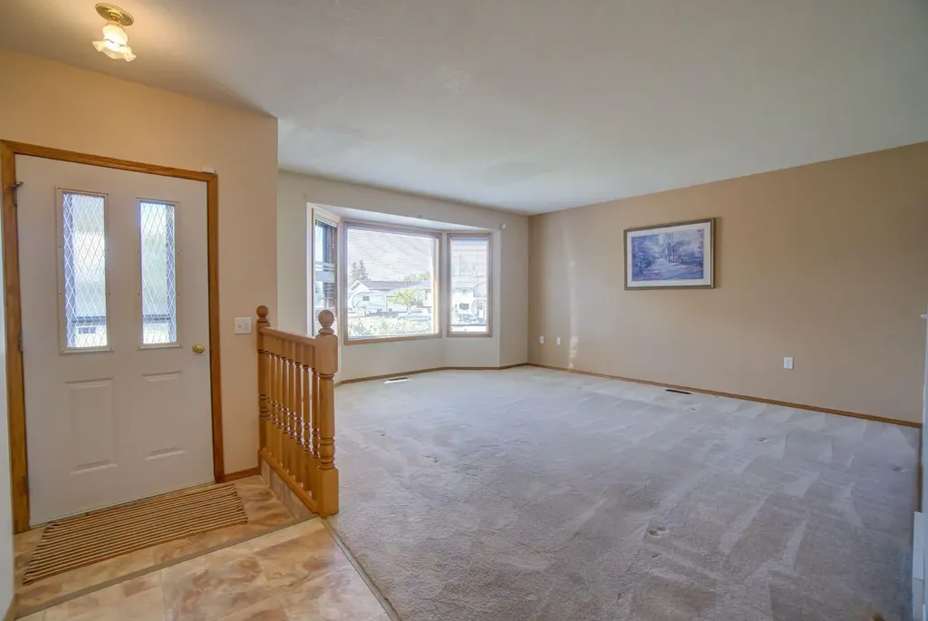 236 54 Avenue E Claresholm AB T0L 0T0