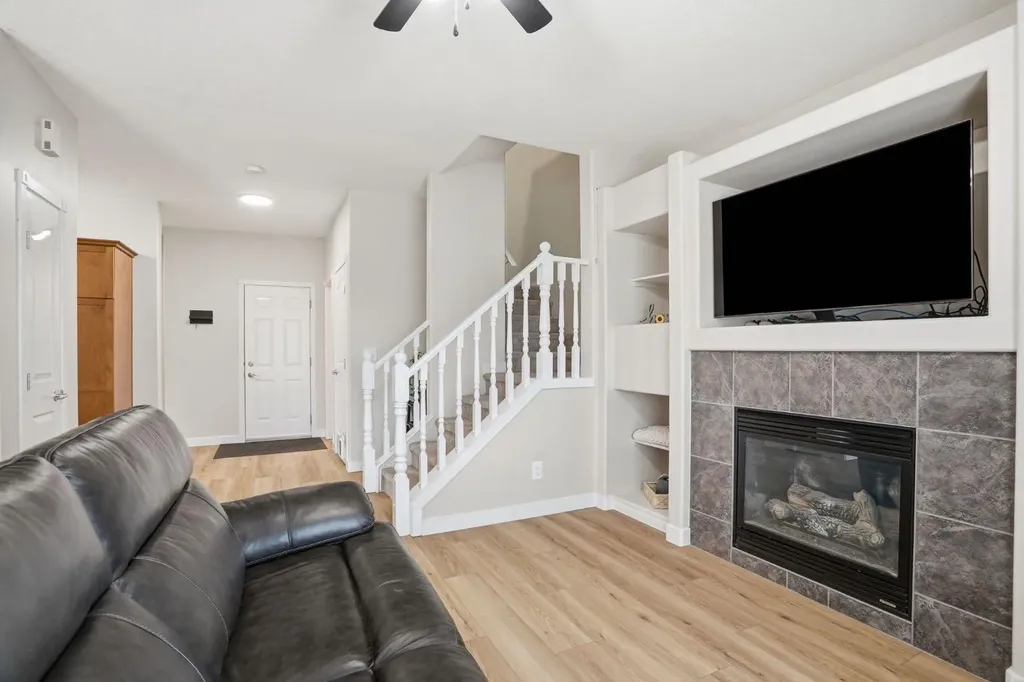 720 Willowbrook Road NW Airdrie AB T4B 2Y9