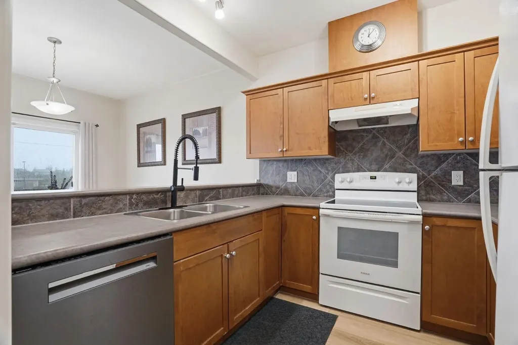 720 Willowbrook Road NW Airdrie AB T4B 2Y9