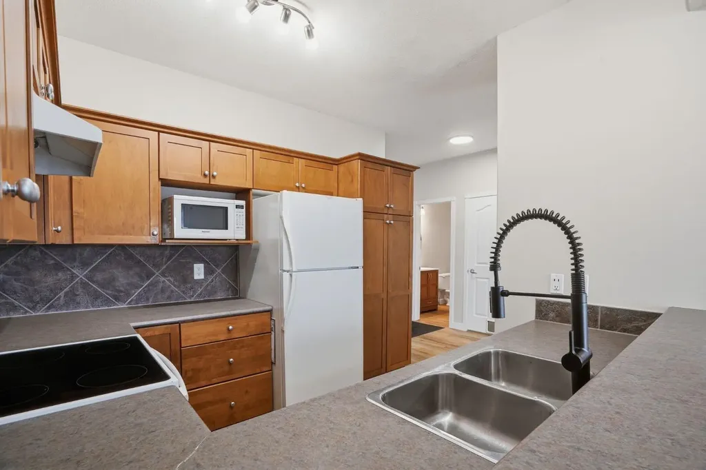 720 Willowbrook Road NW Airdrie AB T4B 2Y9