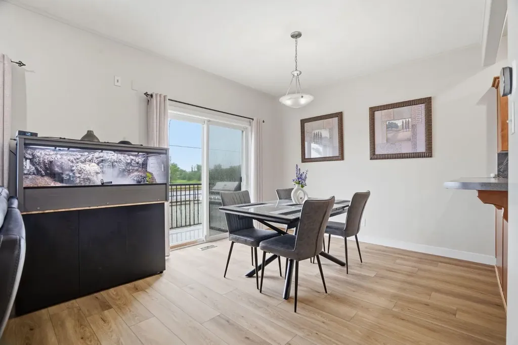 720 Willowbrook Road NW Airdrie AB T4B 2Y9