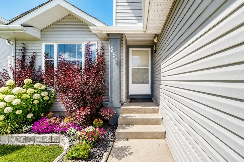 263 Coral Keys Drive NE Calgary AB T3J 3K4