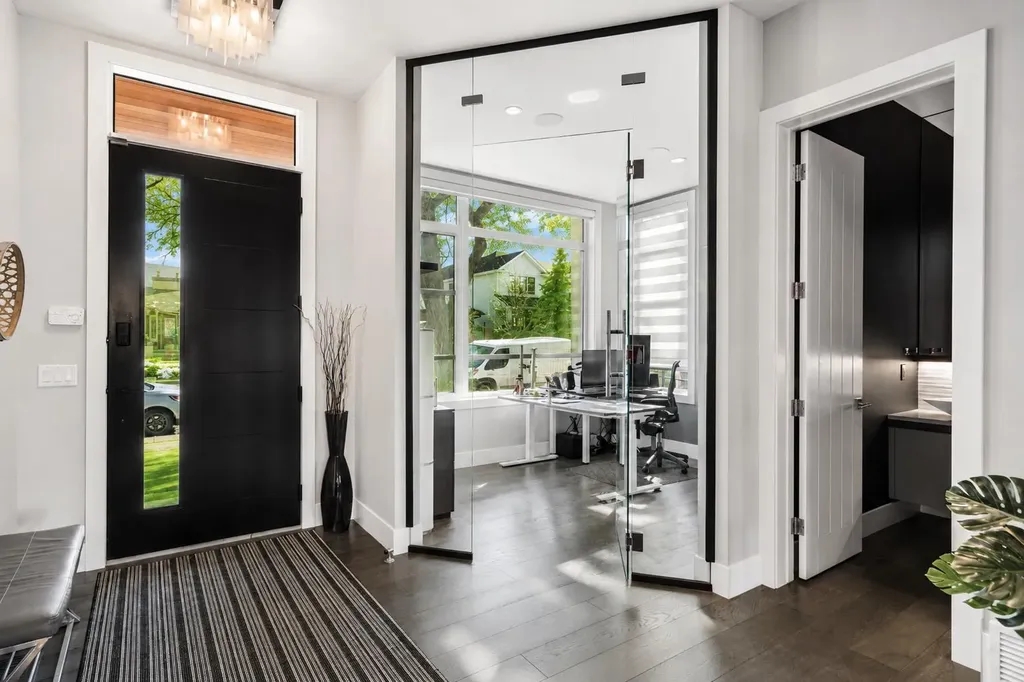 10 Lissington Drive SW Calgary AB T3E 5E1