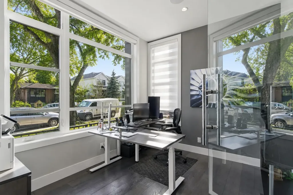 10 Lissington Drive SW Calgary AB T3E 5E1