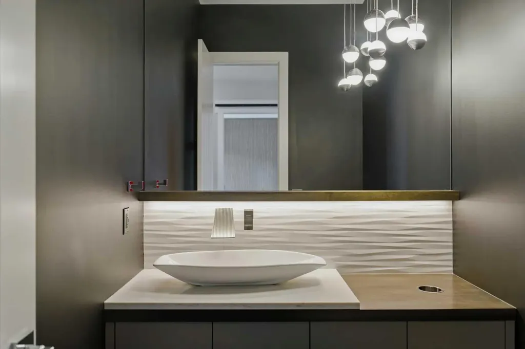 10 Lissington Drive SW Calgary AB T3E 5E1