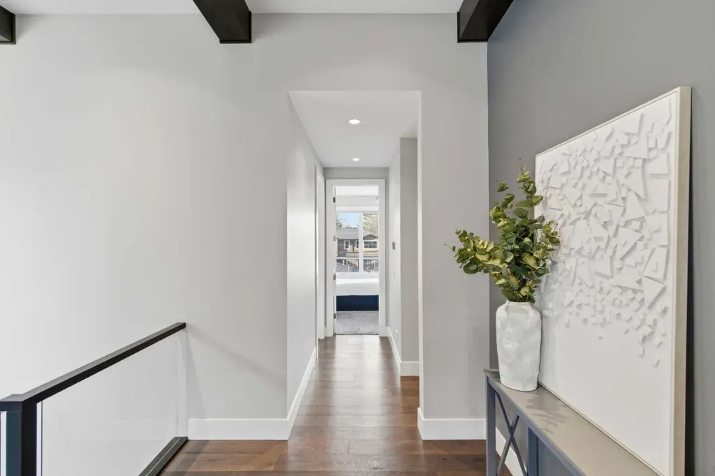 10 Lissington Drive SW Calgary AB T3E 5E1