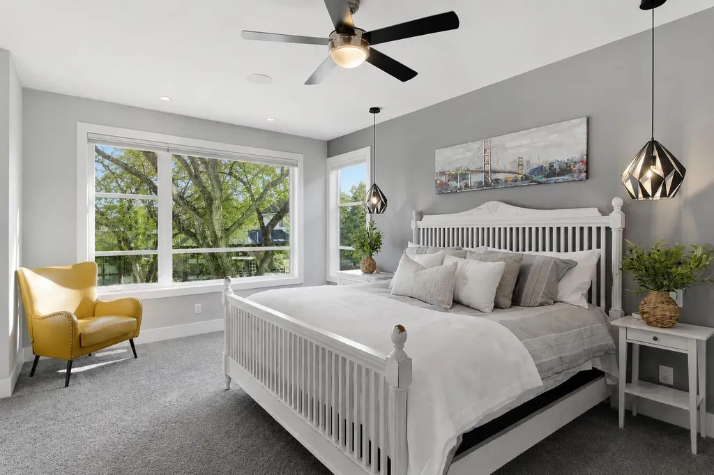 10 Lissington Drive SW Calgary AB T3E 5E1