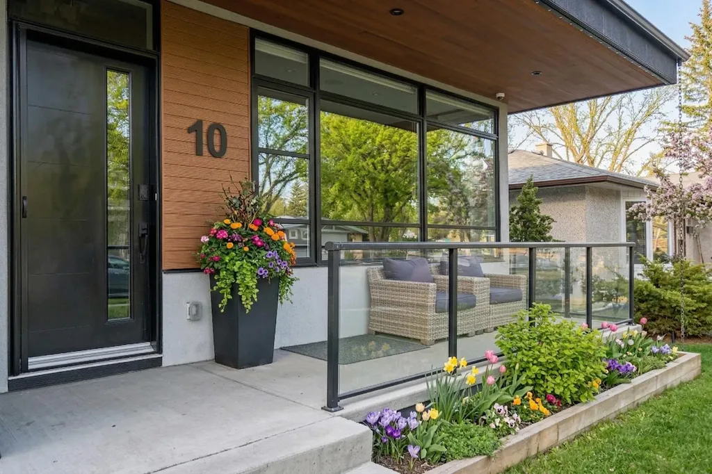 10 Lissington Drive SW Calgary AB T3E 5E1