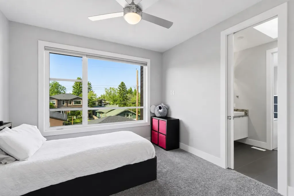 10 Lissington Drive SW Calgary AB T3E 5E1