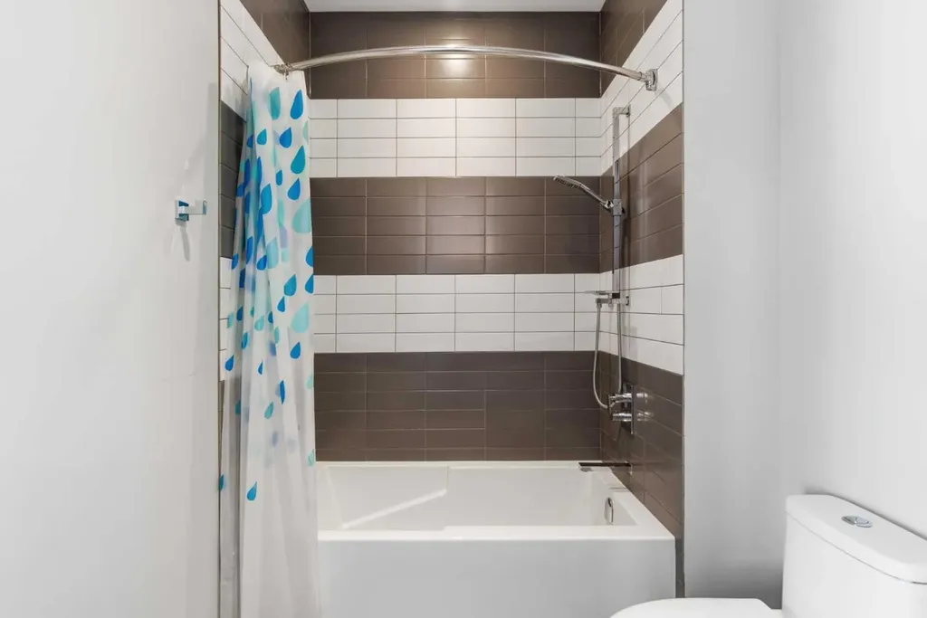 10 Lissington Drive SW Calgary AB T3E 5E1