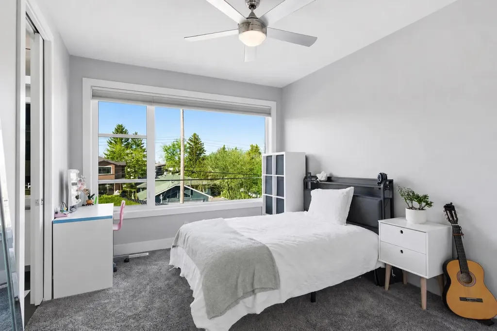 10 Lissington Drive SW Calgary AB T3E 5E1
