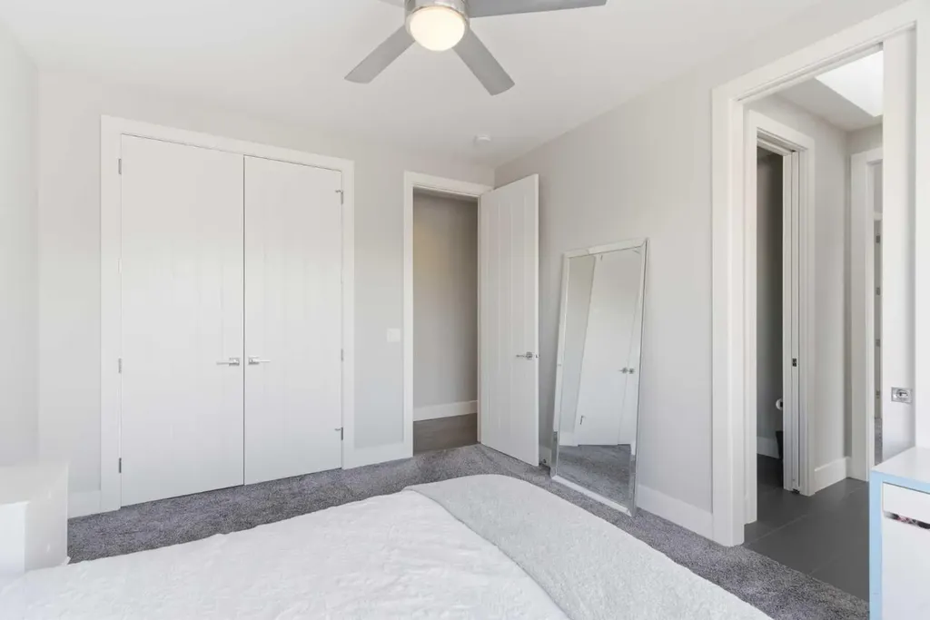10 Lissington Drive SW Calgary AB T3E 5E1
