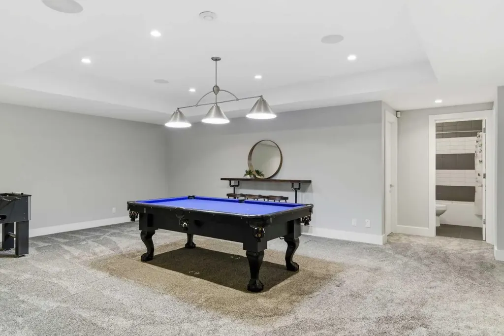 10 Lissington Drive SW Calgary AB T3E 5E1