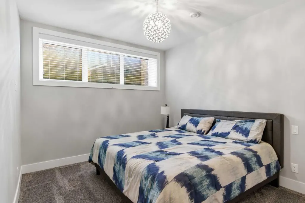 10 Lissington Drive SW Calgary AB T3E 5E1