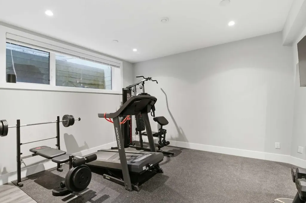 10 Lissington Drive SW Calgary AB T3E 5E1