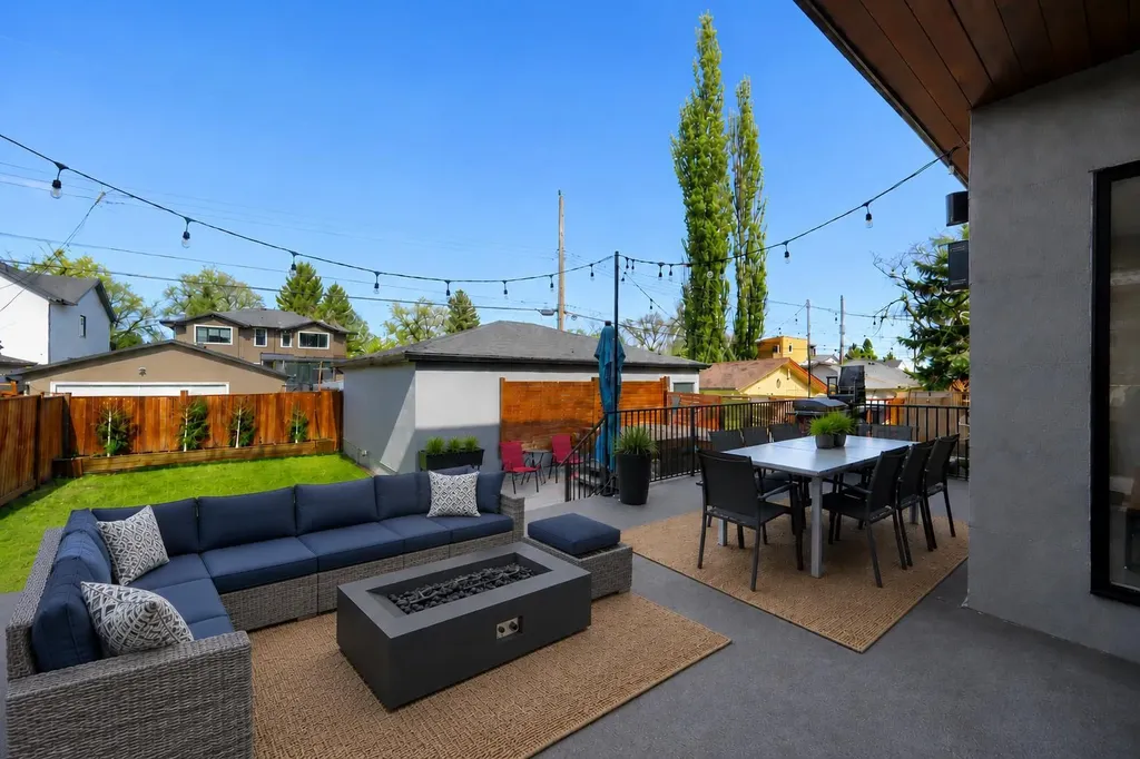 10 Lissington Drive SW Calgary AB T3E 5E1