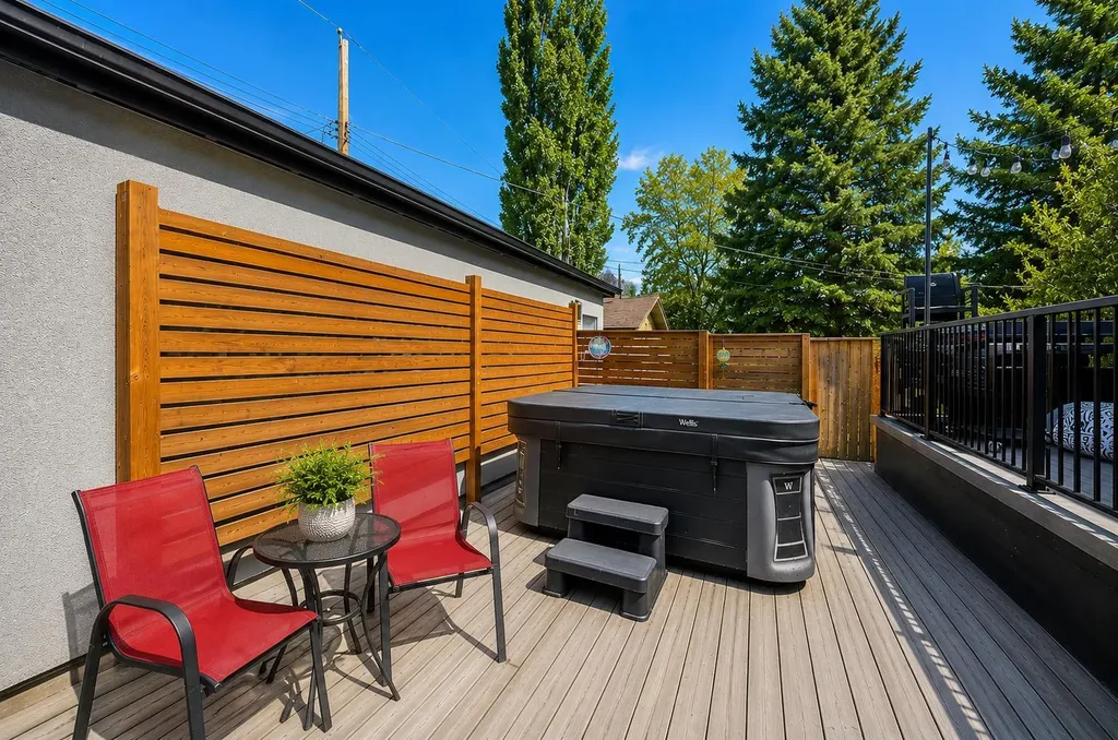 10 Lissington Drive SW Calgary AB T3E 5E1