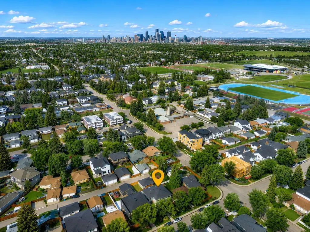 10 Lissington Drive SW Calgary AB T3E 5E1