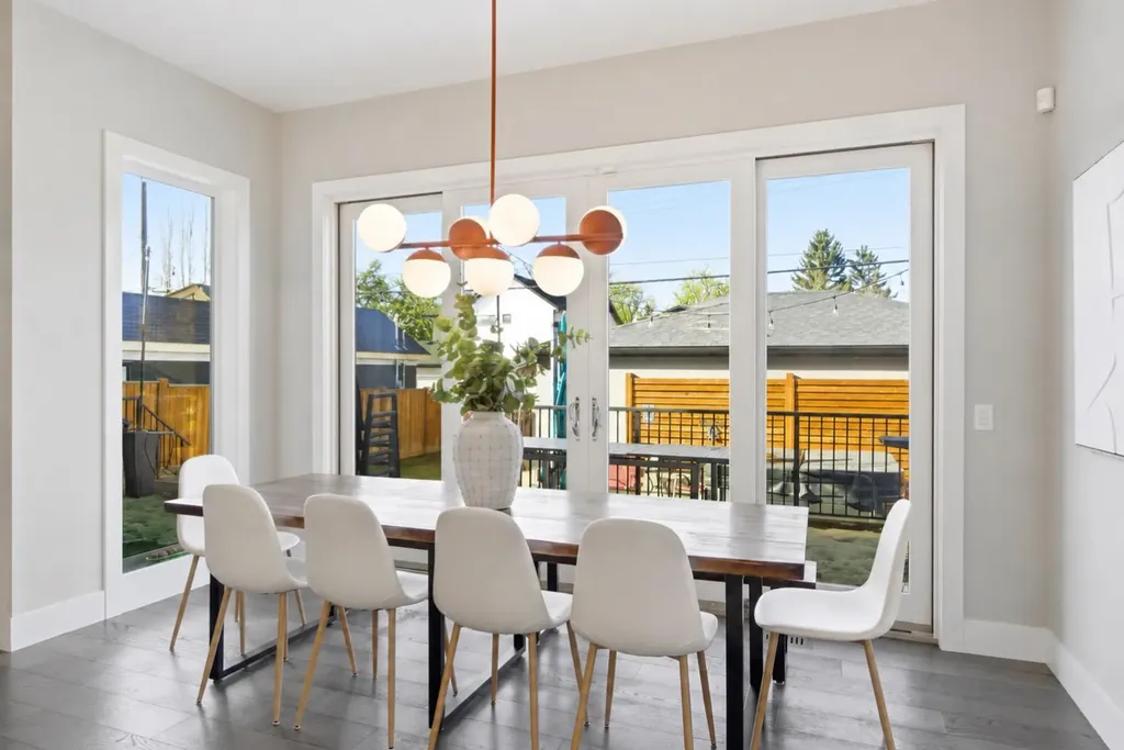 10 Lissington Drive SW Calgary AB T3E 5E1