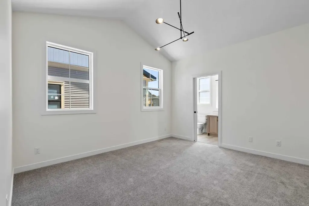 201 Cooperswood Green SW Airdrie AB T3B3Y6