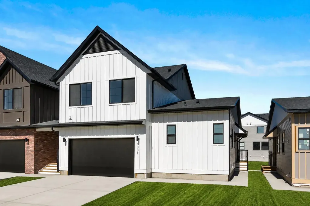 201 Cooperswood Green SW Airdrie AB T3B3Y6