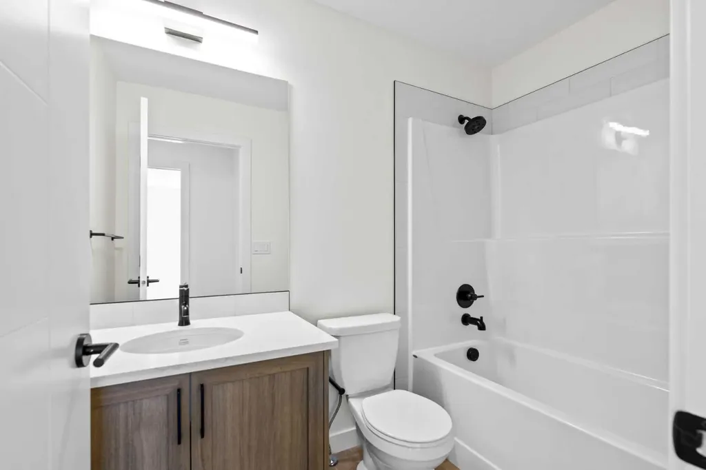 201 Cooperswood Green SW Airdrie AB T3B3Y6