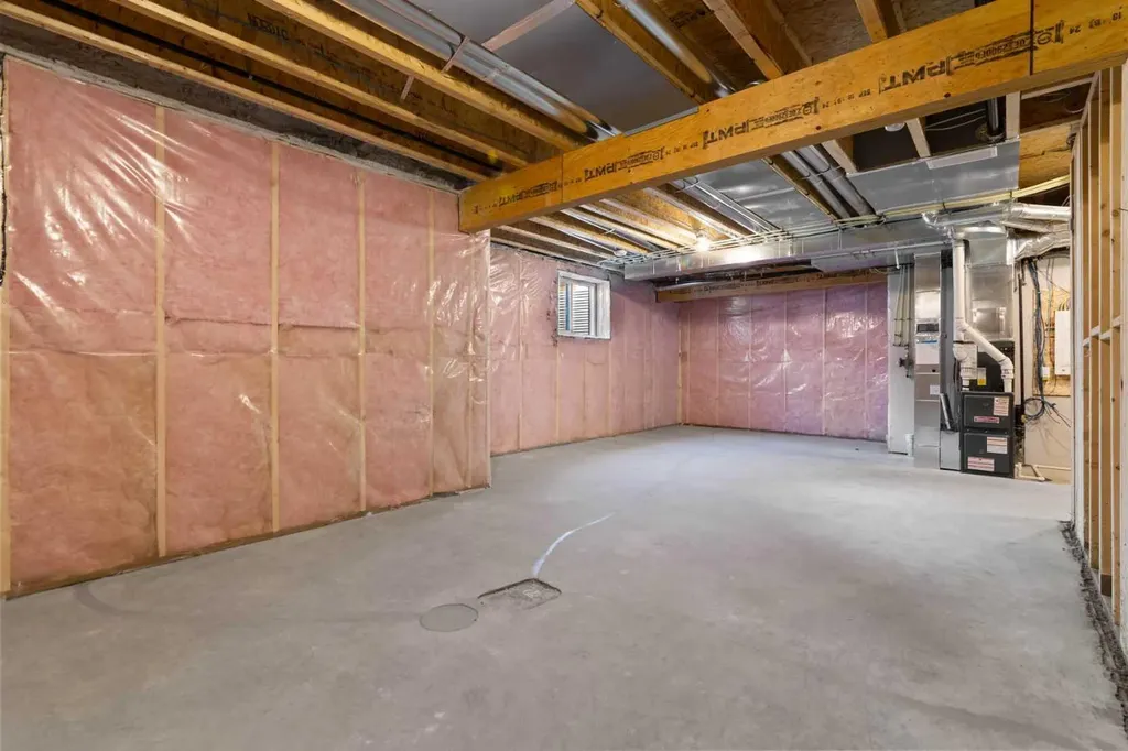 201 Cooperswood Green SW Airdrie AB T3B3Y6