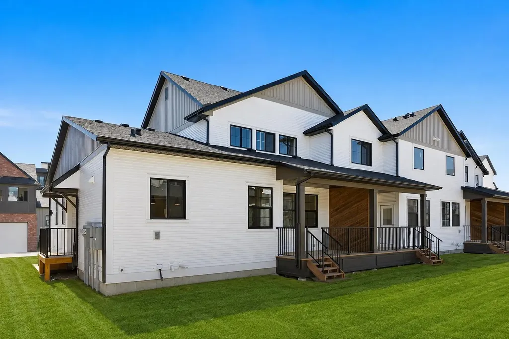 201 Cooperswood Green SW Airdrie AB T3B3Y6