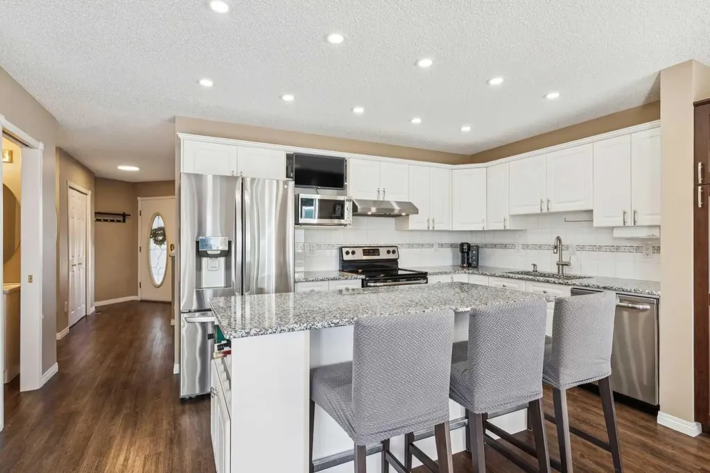 105 Tuscarora Heights NW Calgary AB T3L 2H2