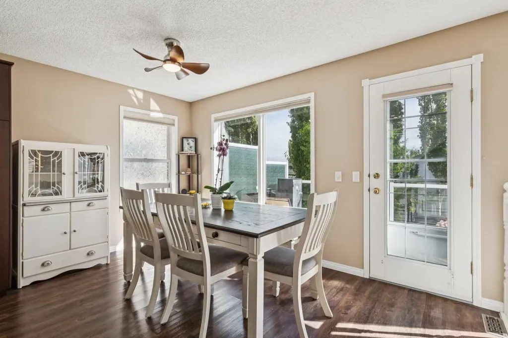 105 Tuscarora Heights NW Calgary AB T3L 2H2