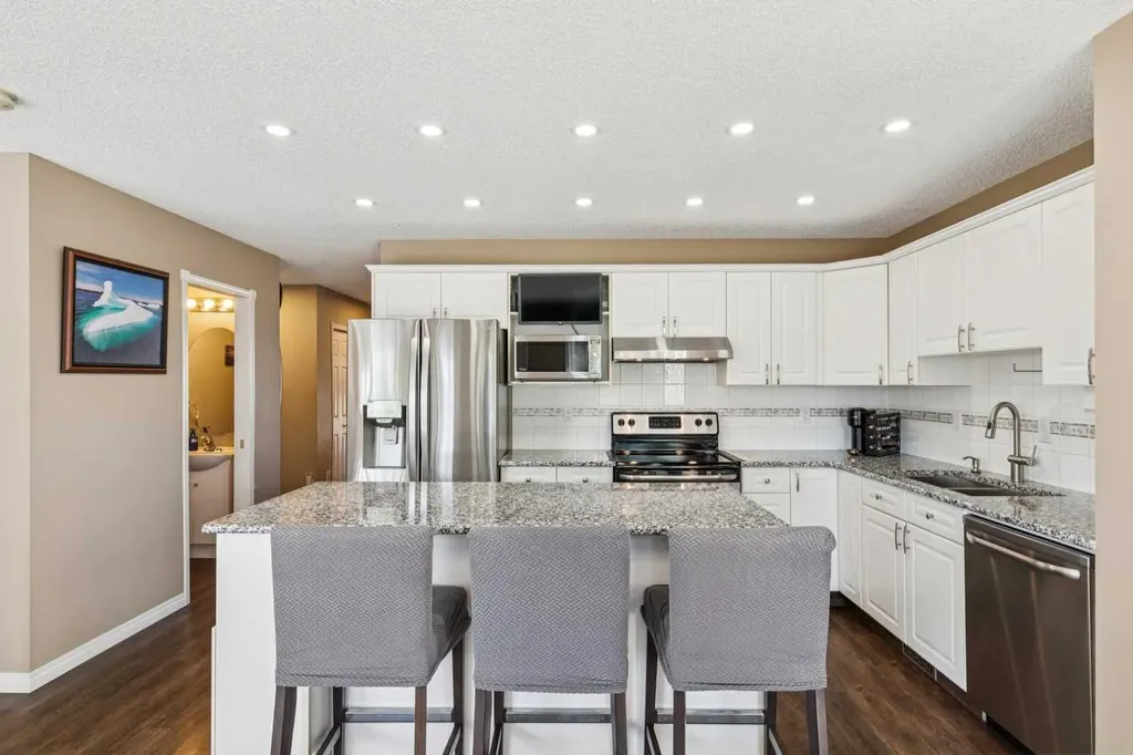 105 Tuscarora Heights NW Calgary AB T3L 2H2