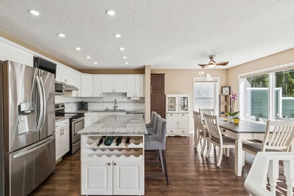 105 Tuscarora Heights NW Calgary AB T3L 2H2