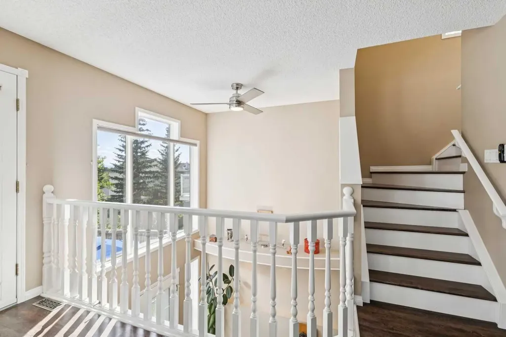 105 Tuscarora Heights NW Calgary AB T3L 2H2