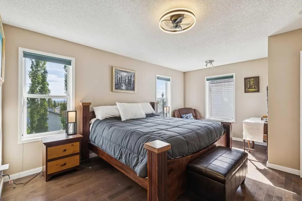 105 Tuscarora Heights NW Calgary AB T3L 2H2