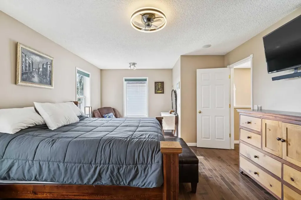 105 Tuscarora Heights NW Calgary AB T3L 2H2