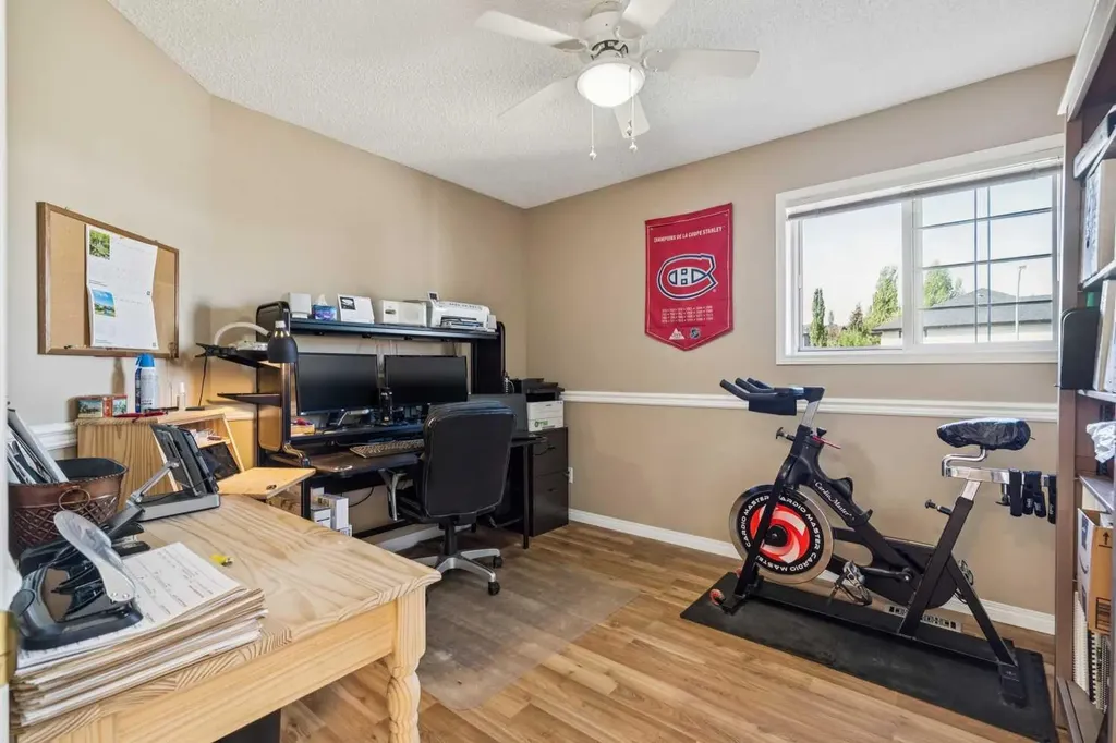 105 Tuscarora Heights NW Calgary AB T3L 2H2
