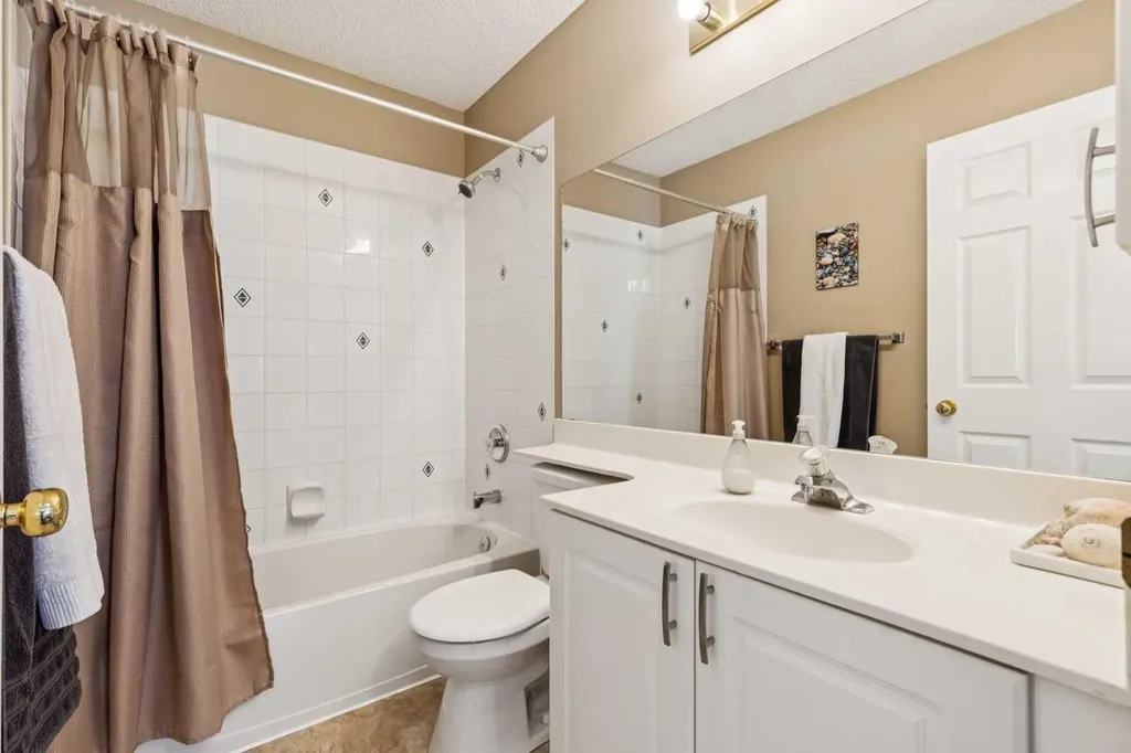 105 Tuscarora Heights NW Calgary AB T3L 2H2