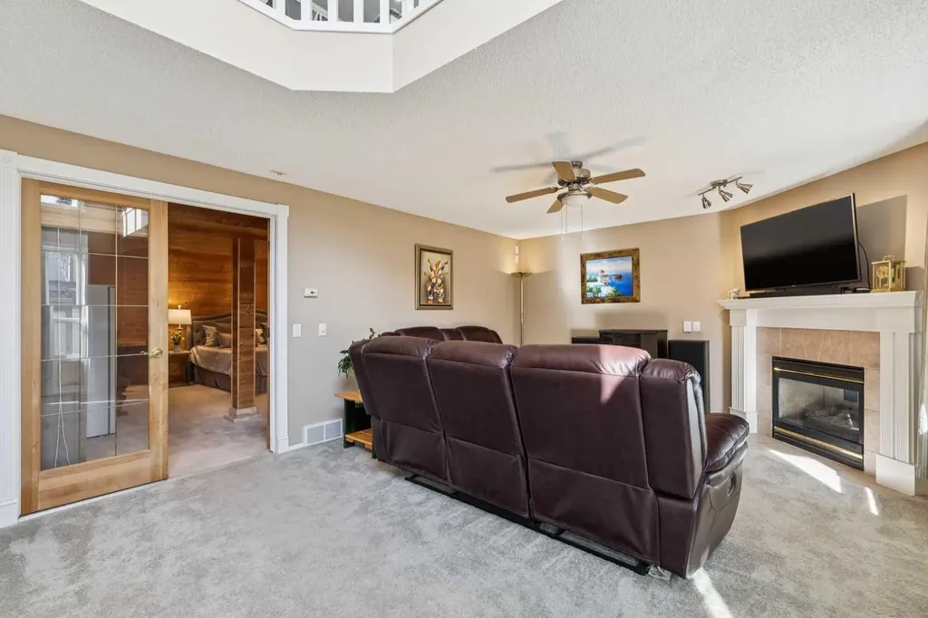 105 Tuscarora Heights NW Calgary AB T3L 2H2